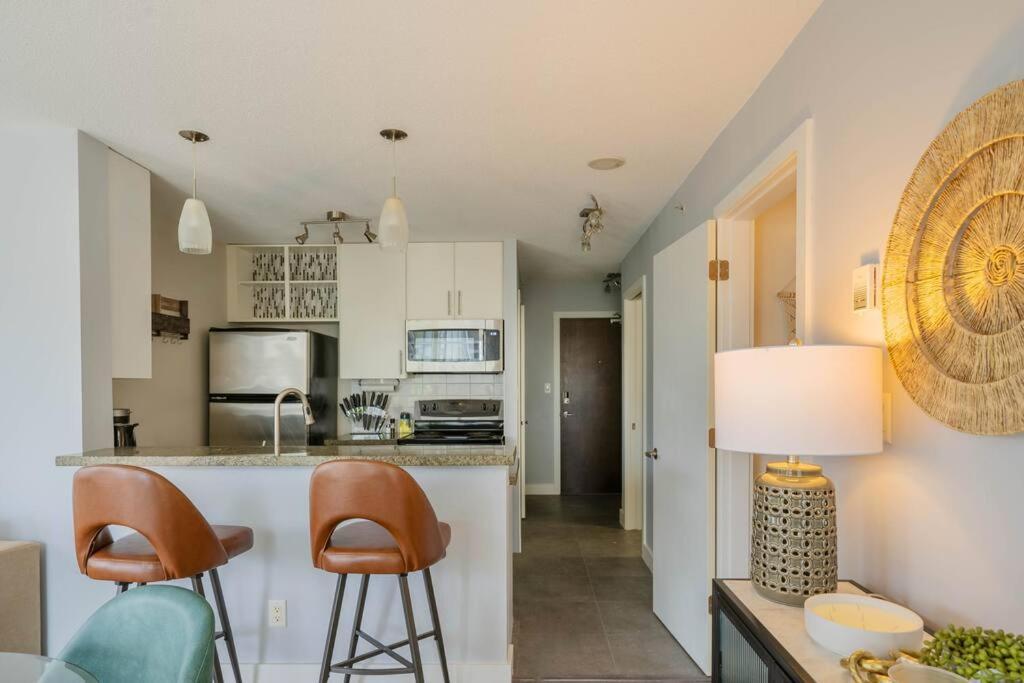Downtown King Suite-Surround Views-Pool/Gym/Parkng Vancouver Zewnętrze zdjęcie