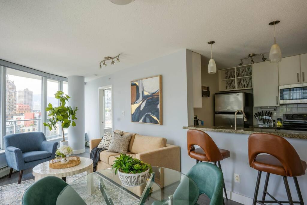 Downtown King Suite-Surround Views-Pool/Gym/Parkng Vancouver Zewnętrze zdjęcie