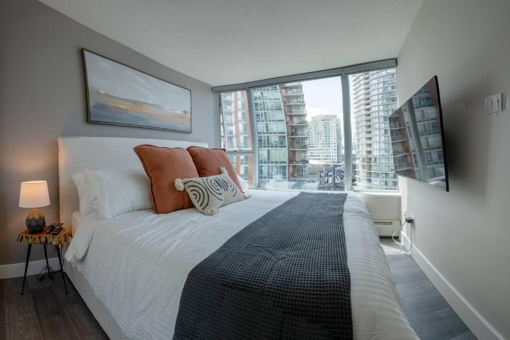 Downtown King Suite-Surround Views-Pool/Gym/Parkng Vancouver Zewnętrze zdjęcie