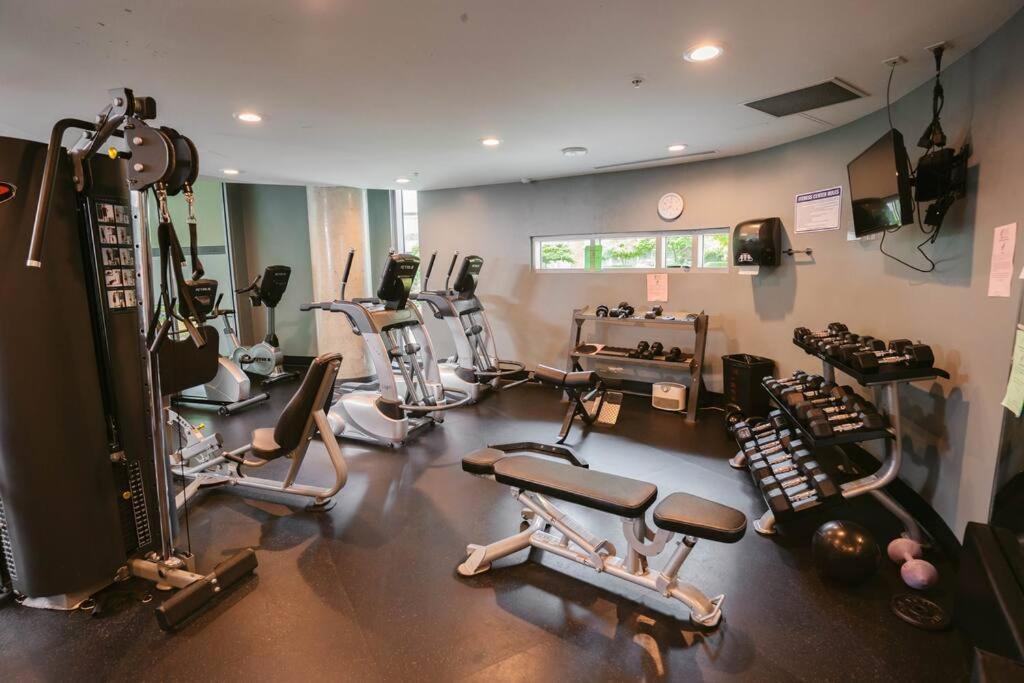 Downtown King Suite-Surround Views-Pool/Gym/Parkng Vancouver Zewnętrze zdjęcie